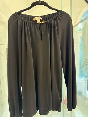 Women’s Michael Kors Black Long-Sleeve Blouse with gold Chain Accent medium